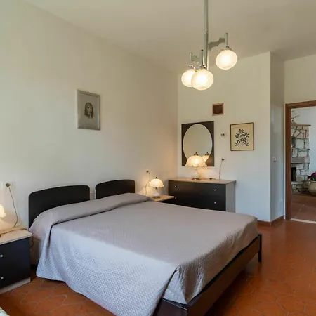 Villa Casa Rosmarino Cisano sul Neva
